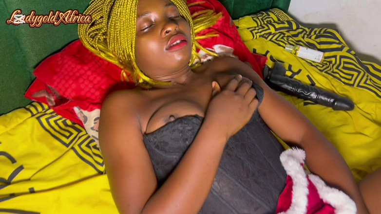 Ladywhite: Fata cu Clite mare și grasă; Masturbare solo