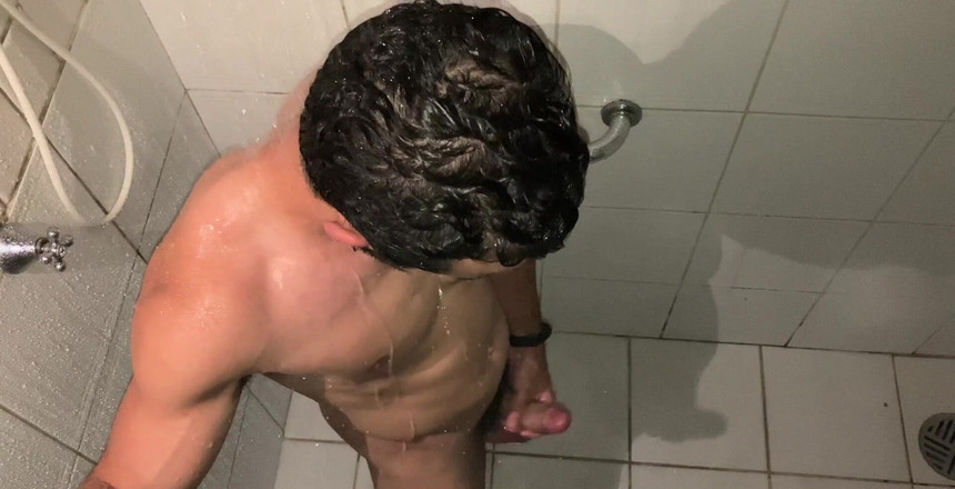 vincentandvitor: После того, как много пота в спортзале, я получил домой, готовый сделать кардио-сидение на члене Винсента, но он работал: (Я пошел на
