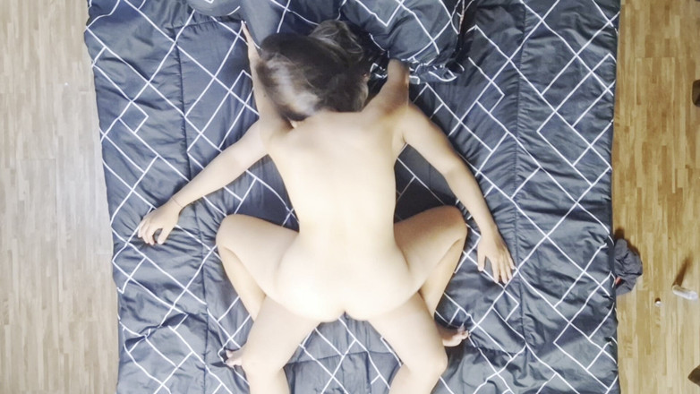 momi_itha_: Kongsi katil dengan ibu tiri saya dan dikongkek begitu panas...