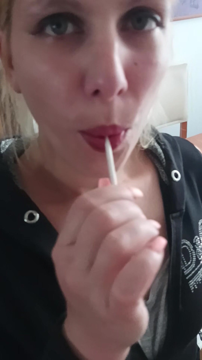 vuana: Real Homemade Wife Workout and Sucking Big Cock on Her...