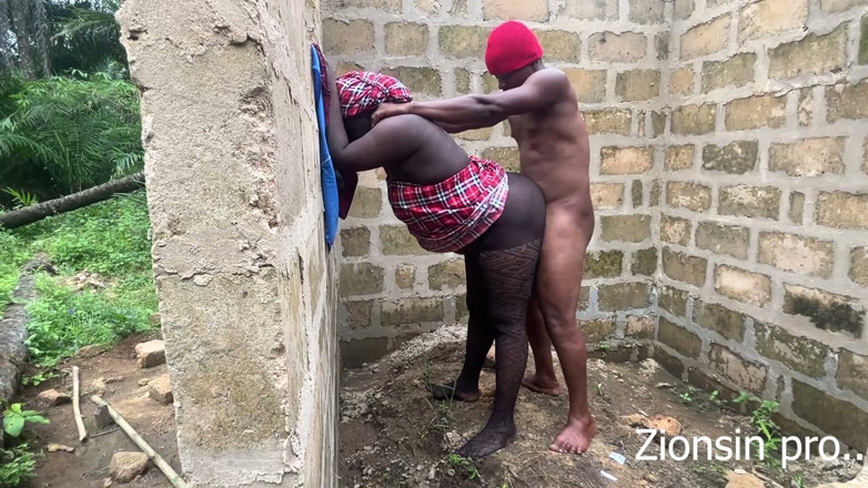 Zion: Pembantu rumah tangga dan gateman ngentot di gedung yang belum...