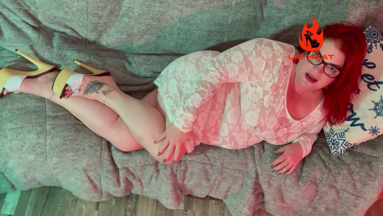 Liz Heat: 발정난 발 뒤꿈치와 란제리 자위하는 미시 발정난 마누라