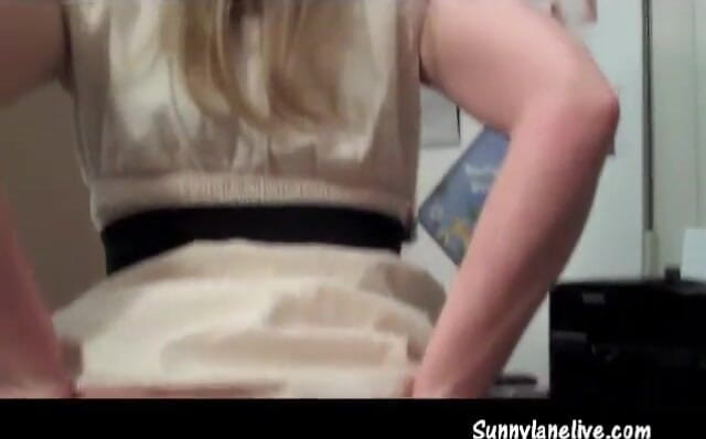 Sunny Lane: Sunny Lane es una vecina cachonda y traviesa