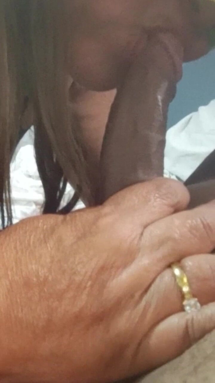 Milfta boohot: En 70-årig MILF i sexig underkläder ville att jag skulle suga...