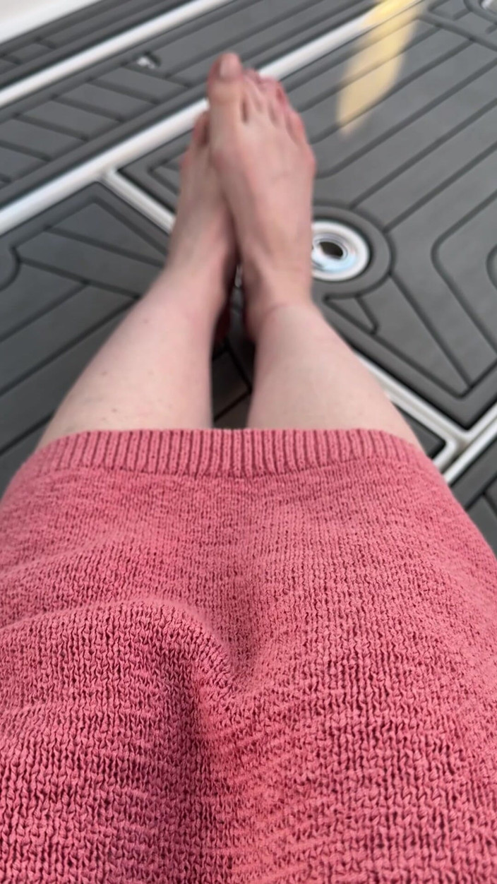 LizaVirgin: I'm Playing with My Legs