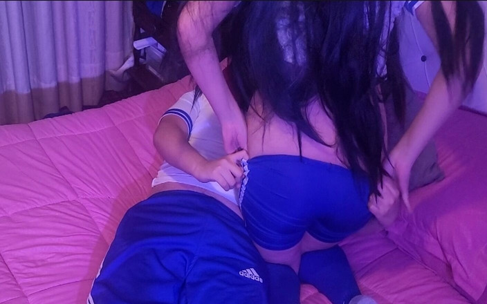 Astrid Cute: Video real de una estudiante con su compañera de clase,...