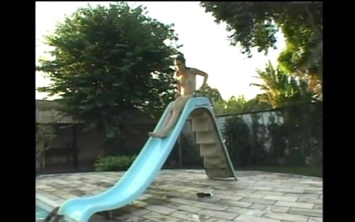 TRANS-ATLANTIC: Trans con tette piccole scopata nel culo e sborrata sul...
