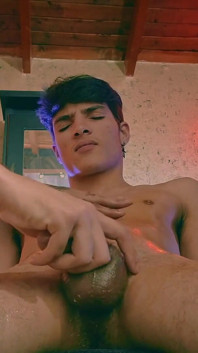 Control de leche de Camilo Brown dando una paja con aceite intenso a twink caliente