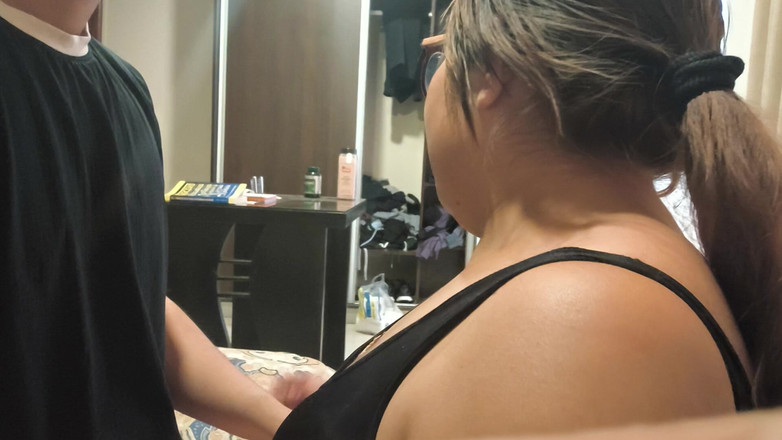 Moo DBOXXX: Make-out sezení se svobodnou macechou, Ona je bláznivá