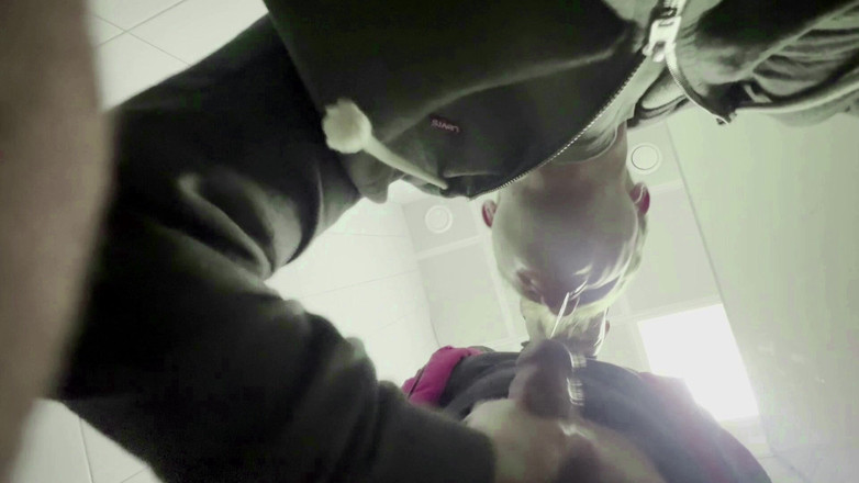 Throateman: Cô giáo hút dày trong nhà vệ sinh công cộng....