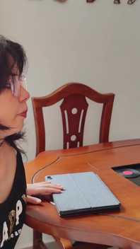 Jiran muda saya mengidam, dan saya memutuskan untuk menggembirakannya
