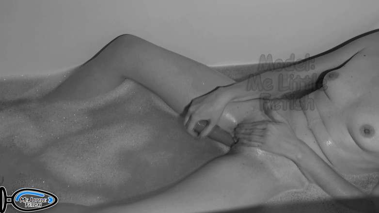 Me_little_fetish: Masturbates teen 18+ pussy with a vibrator, and gets an orgasm...