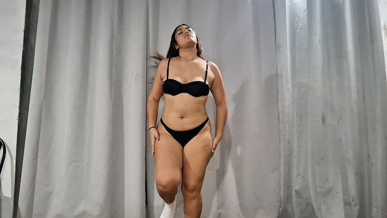 SugarPose: Chloe Melantun Dalam Seluar Dalamnya