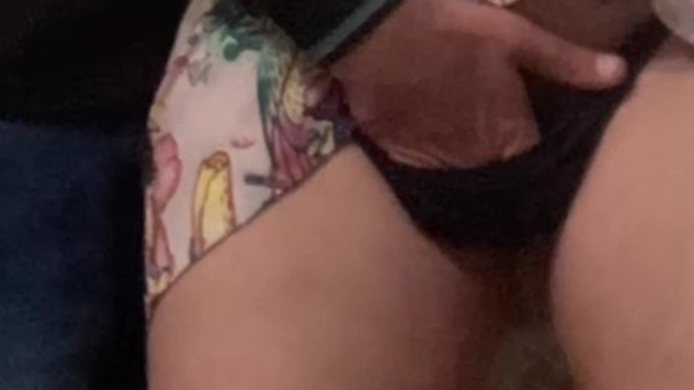 Niki studio: Незнакомец Challange - Я прошу незнакомца трахнуть пальцами мою киску в метро