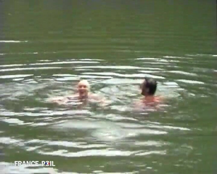 Rue Chaude: Trio in de natuur voor een mooie blondine.