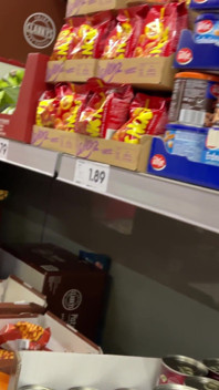 Extrémně riskantní honění v supermarketu, utřené sperma na produktu :p!