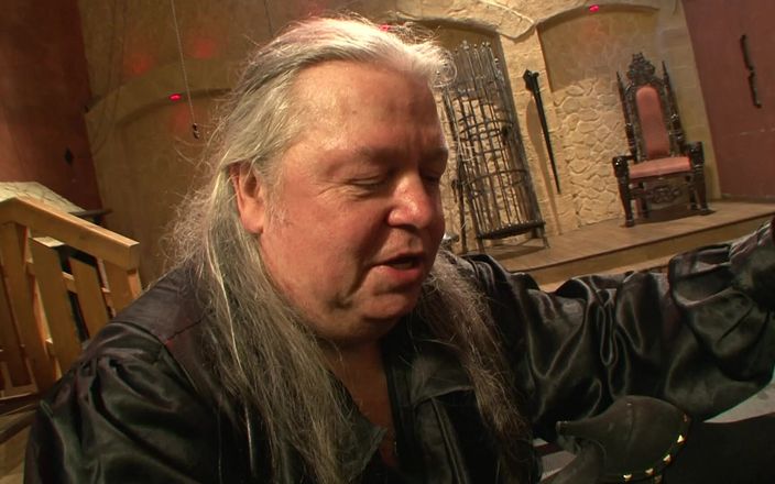 Absolute BDSM: Huilire cu sclavă germană sado-maso