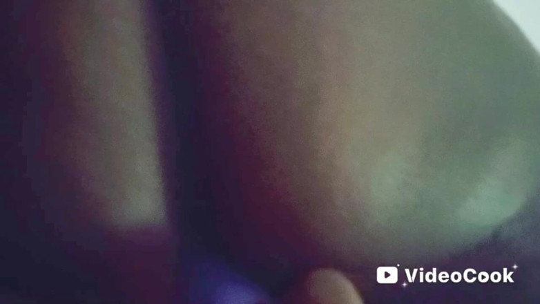 Lola Tha Pink Bunny: 深夜振动器玩！！