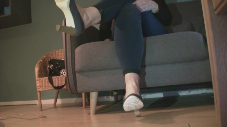 MisS Angel: Sitting on the couch, blue jeans