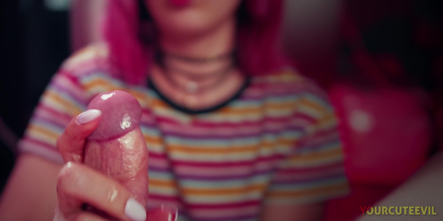 YourCuteEvil: 나는 그를 2 분 안에 사정하게 만들고, 빠른 POV 핸잡