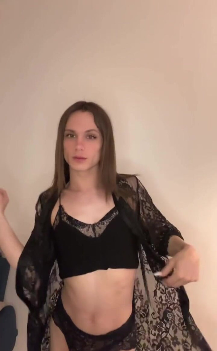 TS Kylie Star: 내 귀에 뭐가 속삭일까?