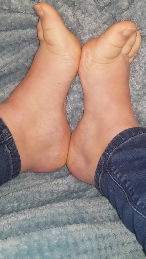 Faith's Feet Fetish: Faith feet fetish - shaving my toes