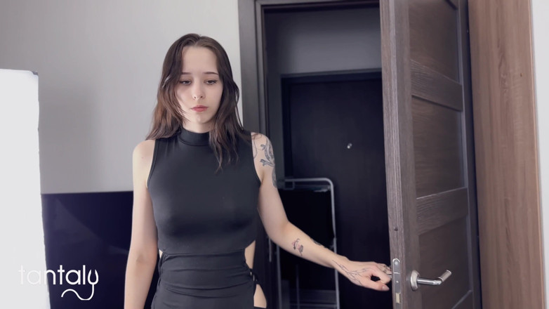 HannahKim: น้องสาวต่างแม่ซื้อตุ๊กตายางให้แฟน ฉันอดใจไม่ไหวเย็ดเธอเลย