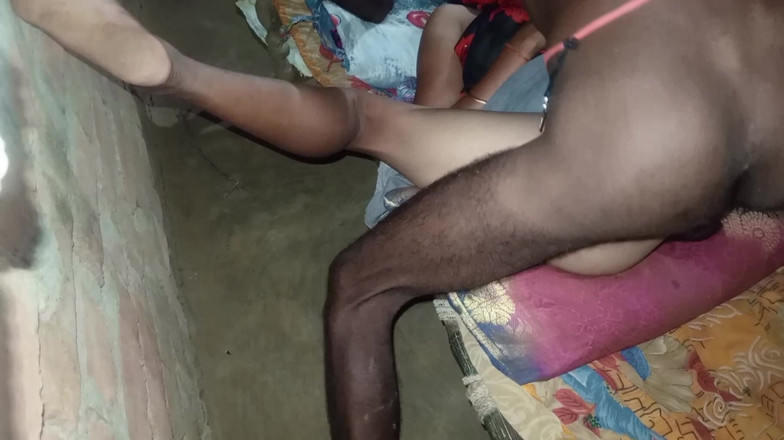 Treblsex: Meri 妻子 ka bahan ke sath 第一次在我的房间性交