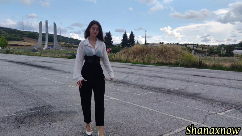 Shanaxnow: Kendimi döl yeme eğitim filmi için hazırlıyorum