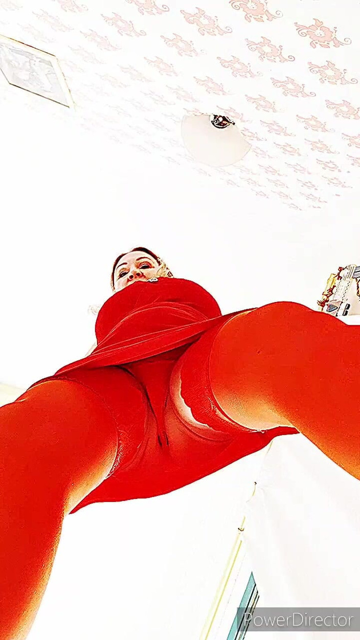 MariaOld: Obryně MILF hledá drobného nevlastního syna