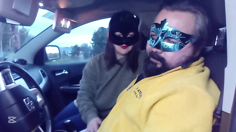 Mois Fantasys: 車の中で顔を叩く音