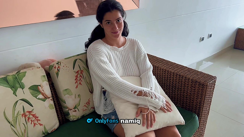 Roxxan: 娜娜要求加薪，他把他的鸡巴放进她体内，知道要加多少