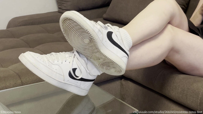 Mistress Nova Feet: Stăpâna Nova - tachinare cu adversitate albă