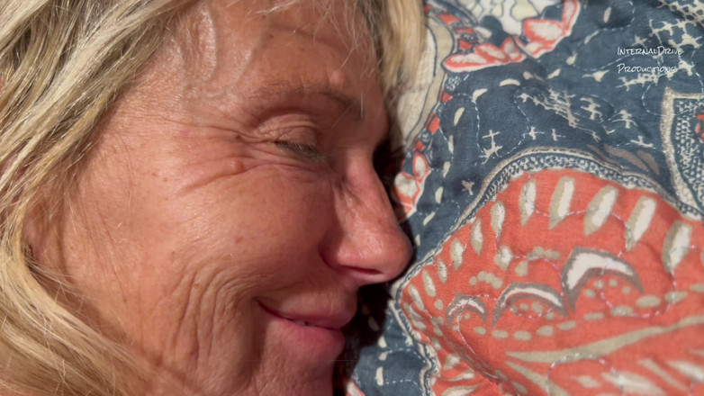 InternalDrive: Moglie arrapata si fa scopare il culo fino all'orgasmo.