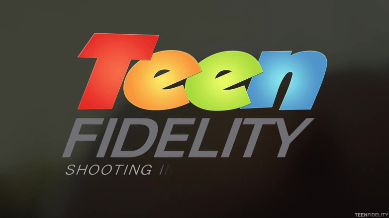 Pornfidelity: Tiener met parmantige tieten gevuld met meerdere creampies