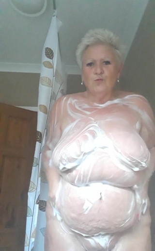 Uk Joolz: Vi preoccupa di unirvi a me nella doccia di stamattina?...