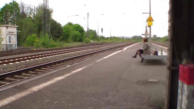 Enjoy German porn: Stara Niemka w pończochach zostaje wbita przez twardego peckera