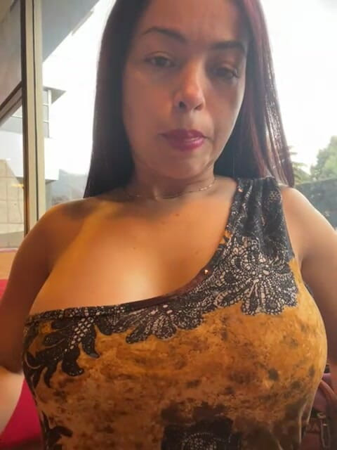 TefyLove20: Pronto para cavalgar todos os tipos de pau