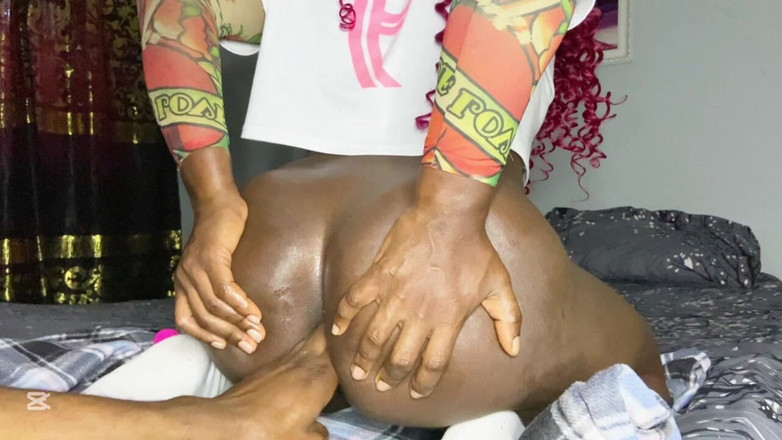 Nastyherrishome: Ma coloc noire voulait un fisting anal intense pendant qu’elle...