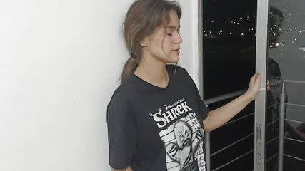 Natasxha: Tôi đụ chị kế của tôi trên ban công với một...