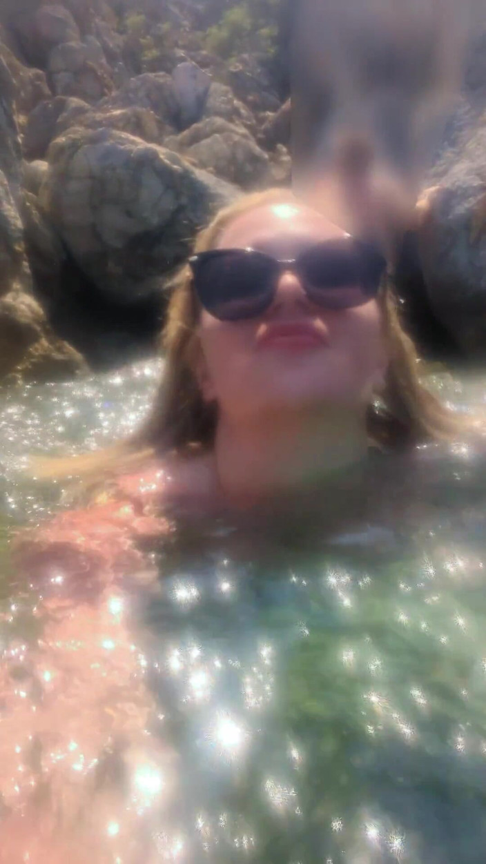 JessieHH: Puteți spot țâțele subacvatice?