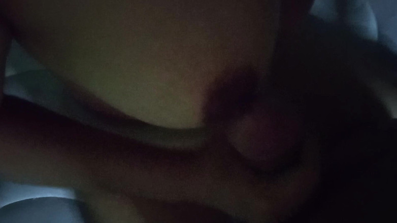 Lovely hairy pussy: Mam ręczną robotę i boobjob przez napalonego masażysty w ciemności