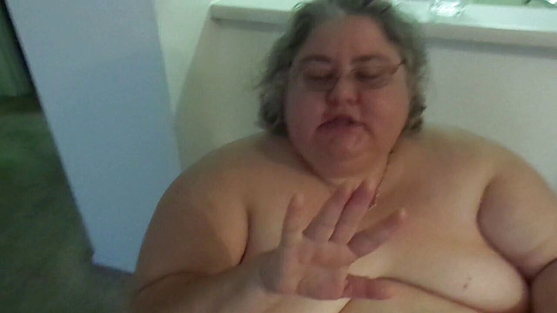 BBW nurse Vicki adventures with friends: Sudut pandangan pertamanya memancut ke dalam butang perut saya