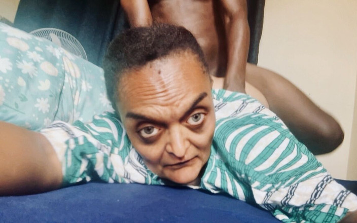 BongoXXX: Бабуся Сказала: "лемме Тримає Цю Камеру Для Тебе, Я Не Хочу, Щоб Ти Відволікався, Поки Ти Трахаєш Мою Рожеву Дупу"