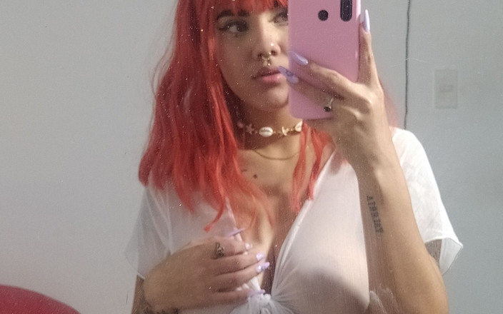 Bom Bonnie: Seni düşünerek mastürbasyon yapıyor