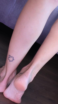Gen Z Babe in Barefoot Sandals
