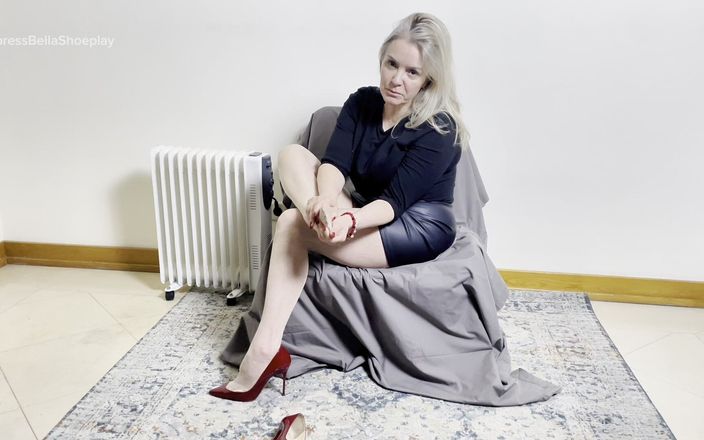 Empress Bella Sadic: Ponížena nohama císařovny Belly