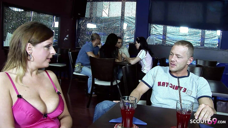 Full porn collection: Milf miang dikongkek hingga orgasme oleh pertemuan Tinder dengan zakar...