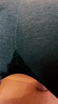 오줌 싸기 전까지 내 보지를 만졌어