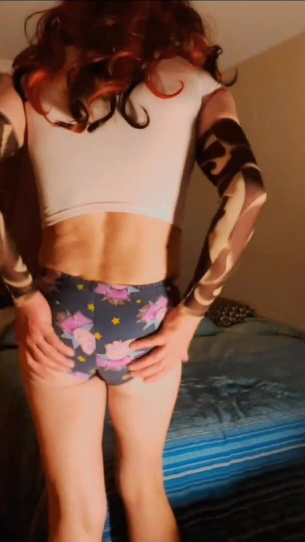 Lizzaali: Fooling around in my little yellow skirt and size 7 shorts